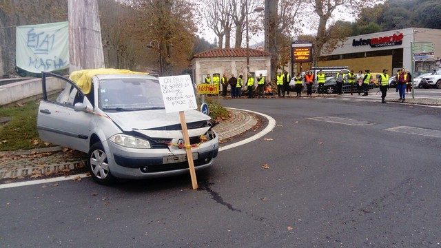 Gilets jaunes au rond point de la Cigale